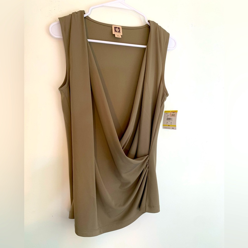 NWT. Anne Klein top M